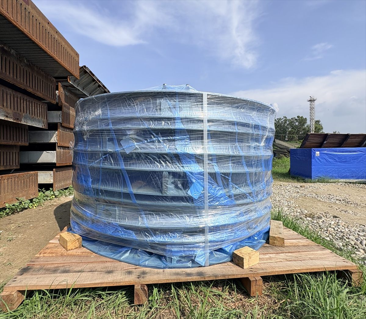 Large agitator vessel film wrapped on timber bearers
